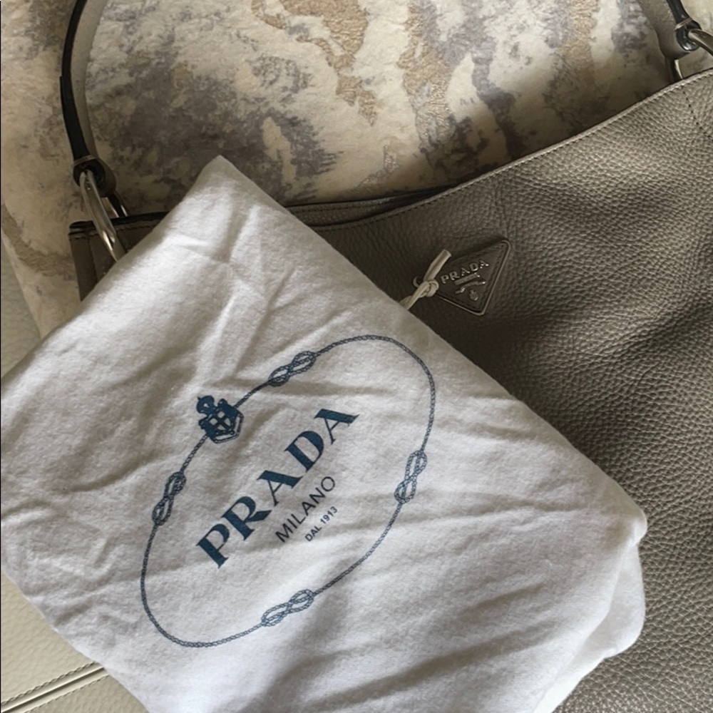 Prada bag - Picture 2 of 9